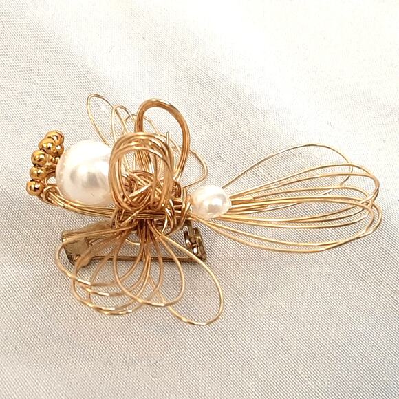 Holiday Angel Brooch Gold Tone Wire And Pearlesque Beads - Picture 4 of 6